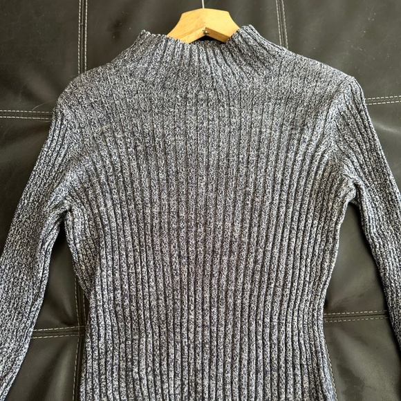 H&M Lightweight Ribbed Grey Turtleneck Sweater - Picture 3 of 5